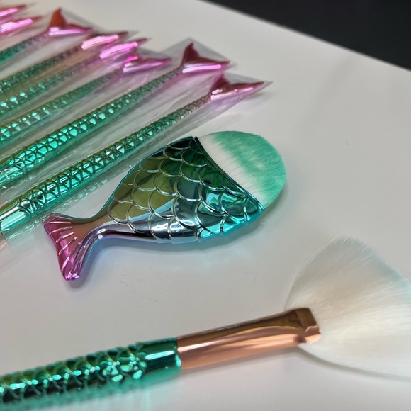 💥🧜♀️NEW💥MAKEUP Brush set 11 pieces Mermaid iridescent green purple eyes… - Picture 9 of 16